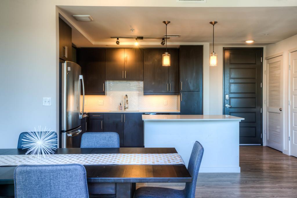 Locale Austin - Rainey Street Apartment Bagian luar foto