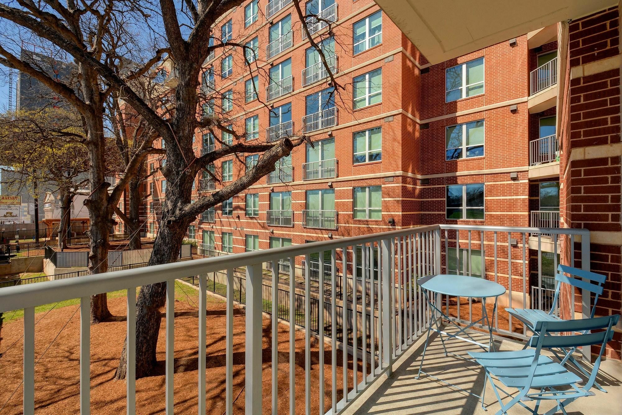 Locale Austin - Rainey Street Apartment Bagian luar foto